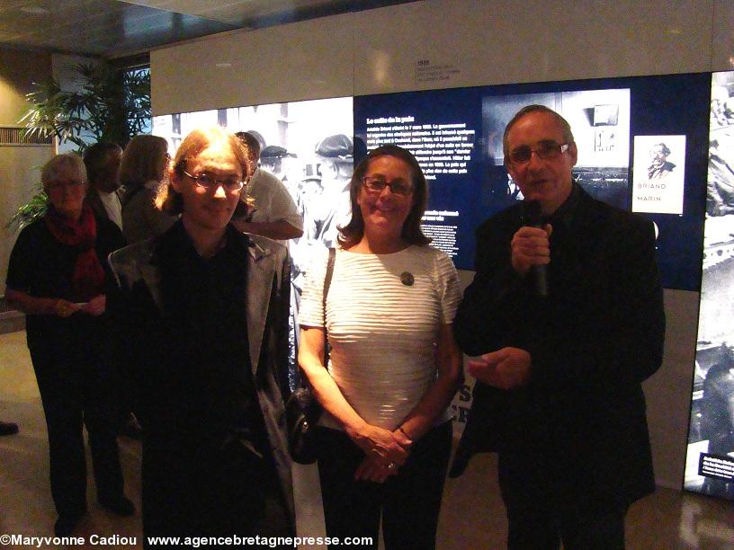 Frédéric Laé avec Catherine Lambert et Patrice Bulting président de l’association Aristide Briand de Saint-Nazaire et guide l’exposition ce soir. Frédéric Laé avec Catherine Lambert et Patrice Bulting président de l’association Aristide Briand de Saint-Nazaire et guide l’exposition ce soir.