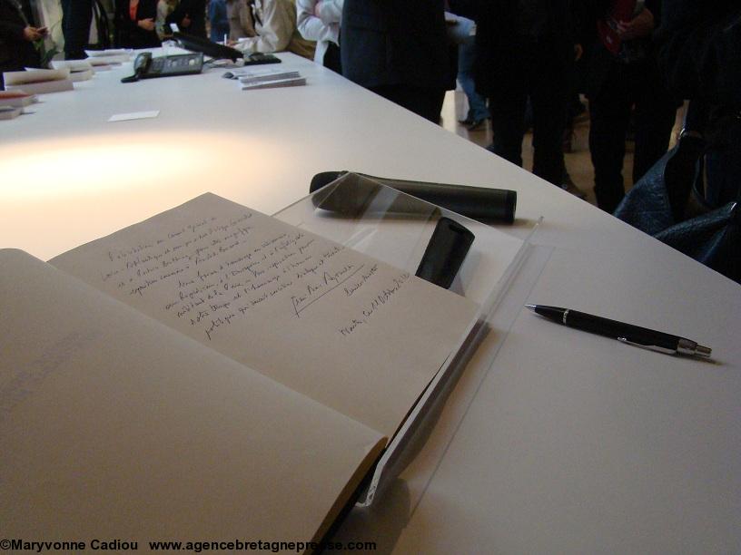 Le Livre d\'Or. Le Livre d\'Or.