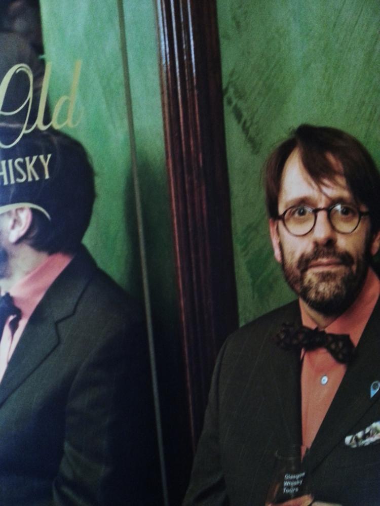 Victor Brierley est surnommé
l\'ambassadeur du whisky Ecossais. ce
natif d\'Edimbourg connait son single
malt sur le bout de la langue gaélique.
Avec son collègue Donald Maclellan il a
créé le \"Glasgow whisky tour\".
Incollable.