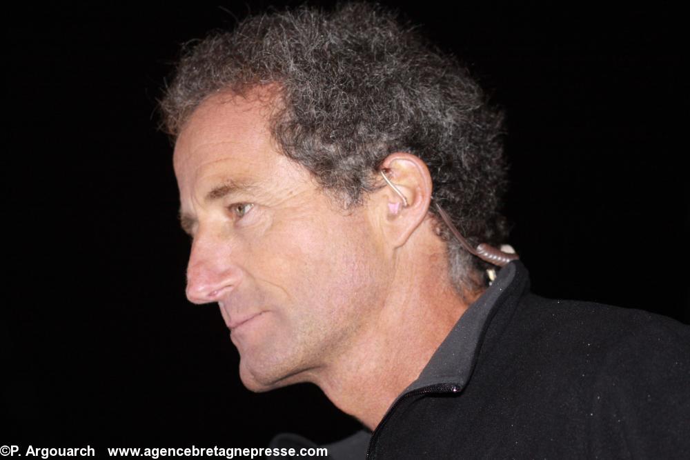 Michel Desjoyaux (premier en 2008-2009) flâne sur
le ponton pour un dernier adieu aux copains. Michel Desjoyaux (premier en 2008-2009) flâne sur
le ponton pour un dernier adieu aux copains.