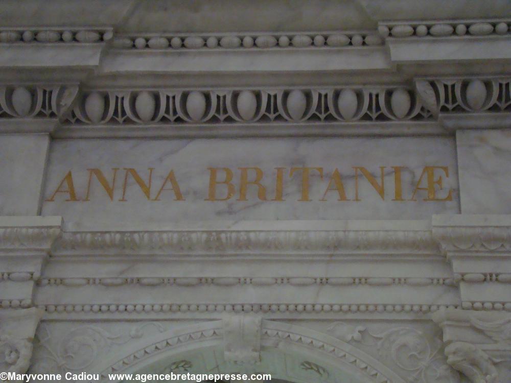 Anne de Bretagne. Saint-Ouen basilique Saint-Denis. Mausolée d’Anne de Bretagne et Louis XII du XVIe siècle. Détail. Anne de Bretagne. Saint-Ouen basilique Saint-Denis. Mausolée d’Anne de Bretagne et Louis XII du XVIe siècle. Détail.