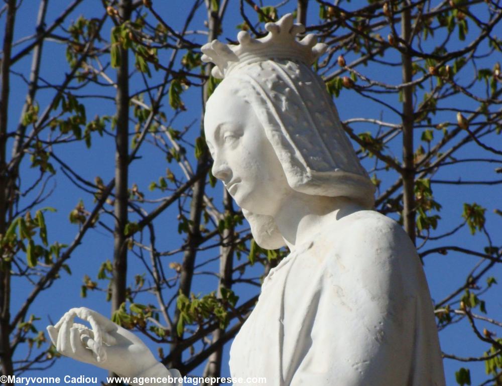 Anne de Bretagne. Paris 1847 par Jean Debay fils. Jardin du Luxembourg. Anne de Bretagne. Paris 1847 par Jean Debay fils. Jardin du Luxembourg.