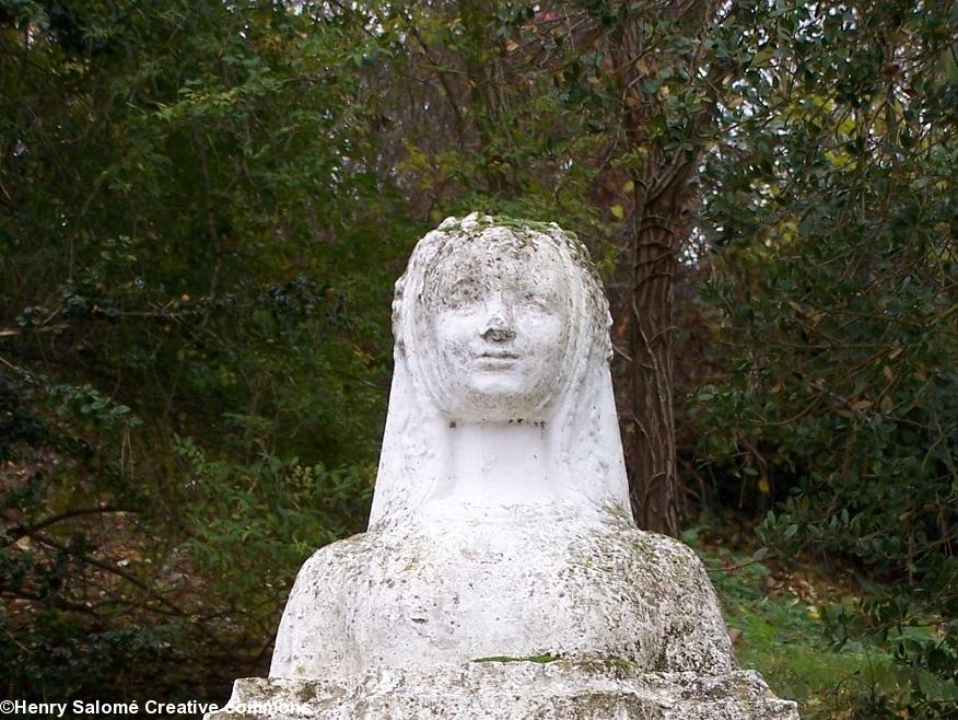 Anne de Bretagne. Montfort-l’Amaury dans les Yvelines. Buste d’Anne de Bretagne. Photo 20 nov. 2006. Anne de Bretagne. Montfort-l’Amaury dans les Yvelines. Buste d’Anne de Bretagne. Photo 20 nov. 2006.