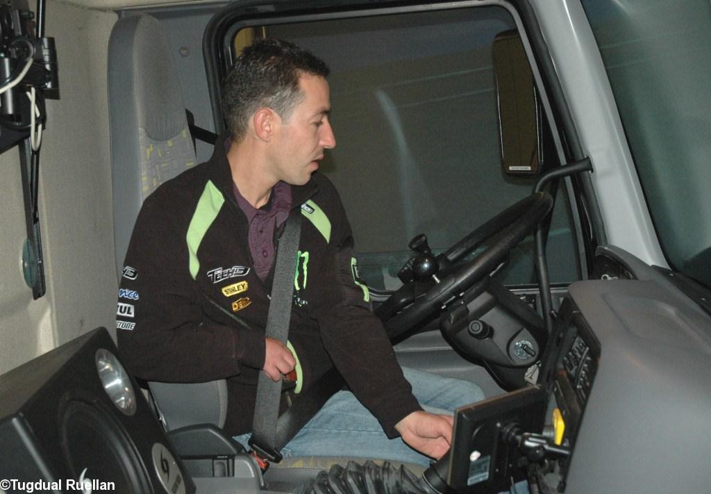 Nicolas Emmanuel l\'un des premiers candidats en test sur le simulateur de conduite aménagé.