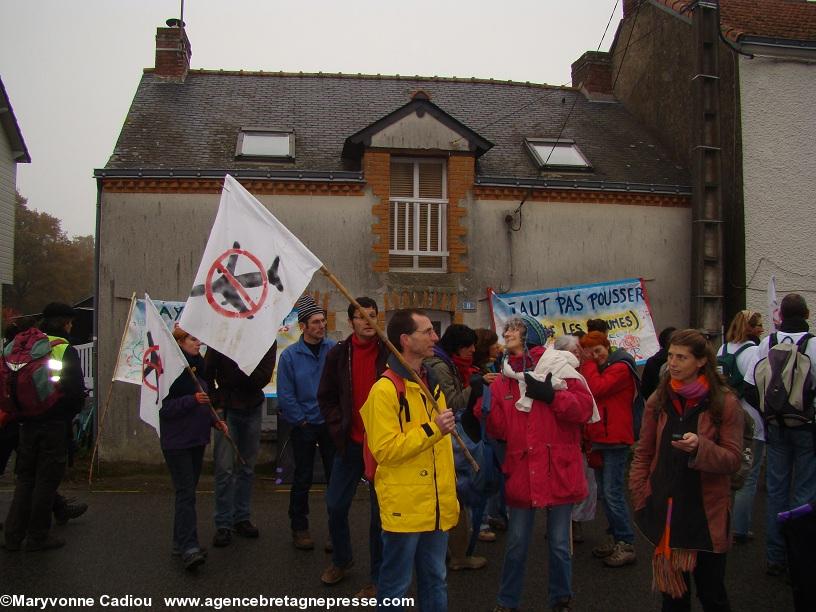 Notre-Dame des Landes 17 nov. 2012. Attente patiente. Notre-Dame des Landes 17 nov. 2012. Attente patiente.
