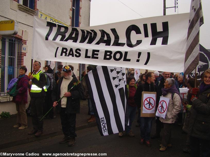 Notre-Dame des Landes 17 nov. 2012. La seule banderole en breton. Notre-Dame des Landes 17 nov. 2012. La seule banderole en breton.
