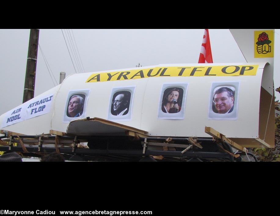 Notre-Dame des Landes 17 nov. 2012. Maquette de carlingue. L\'imagination folle des manifestants se verra partout. Notre-Dame des Landes 17 nov. 2012. Maquette de carlingue. L\'imagination folle des manifestants se verra partout.