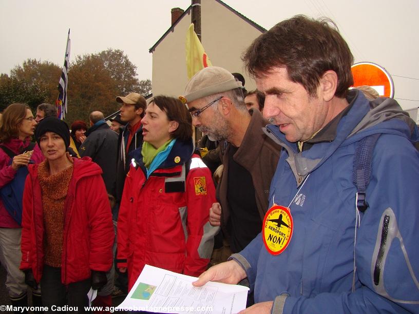 Notre-Dame des Landes 17 nov. 2012. Les chanteurs de Redon. Notre-Dame des Landes 17 nov. 2012. Les chanteurs de Redon.