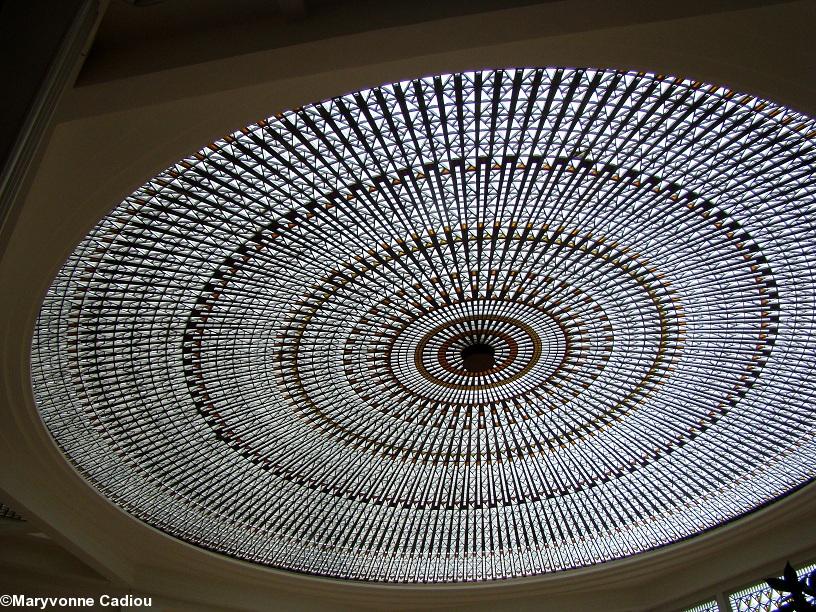 Nantes. Immeuble CGA. La rosace en béton translucide. Nantes. Immeuble CGA. La rosace en béton translucide.