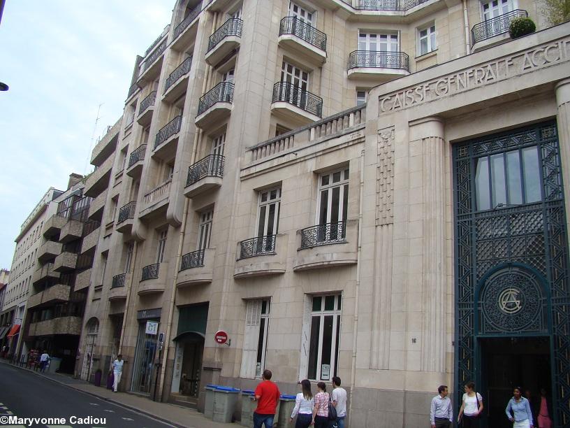 Nantes. Immeuble CGA. Sur la rue Racine. Nantes. Immeuble CGA. Sur la rue Racine.