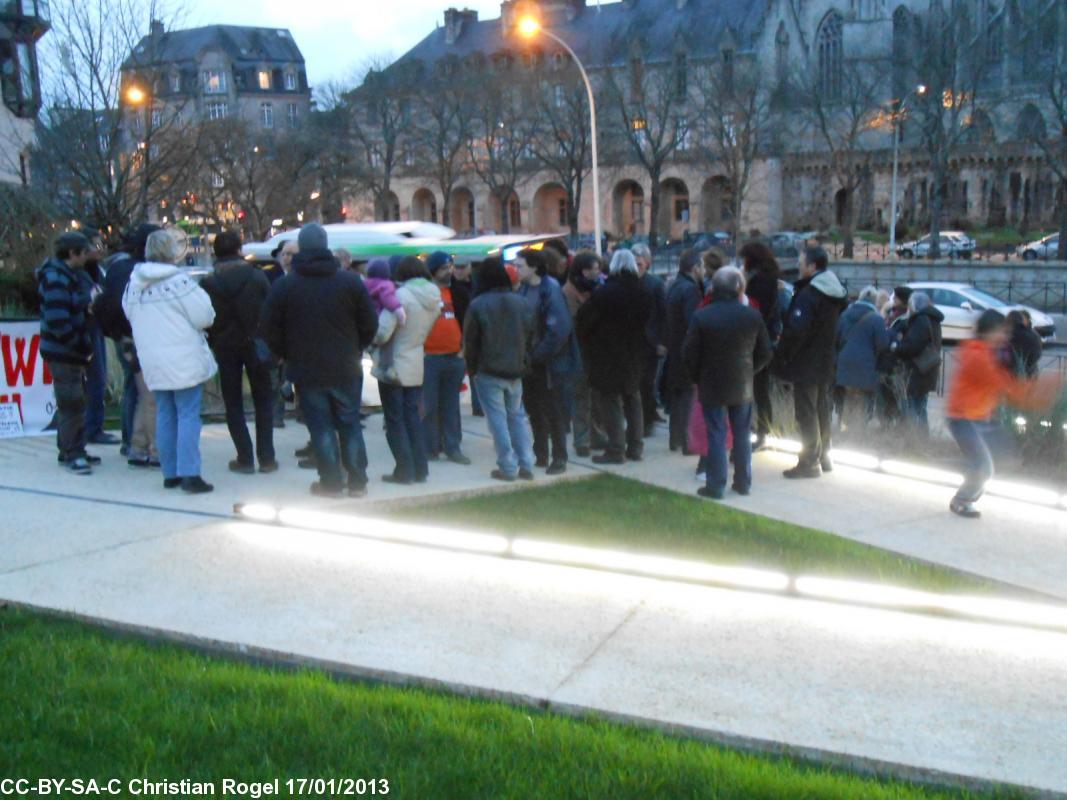 Devant le Conseil général du Finistère à Quimper manifestation
d\'Ai\'ta pour le breton