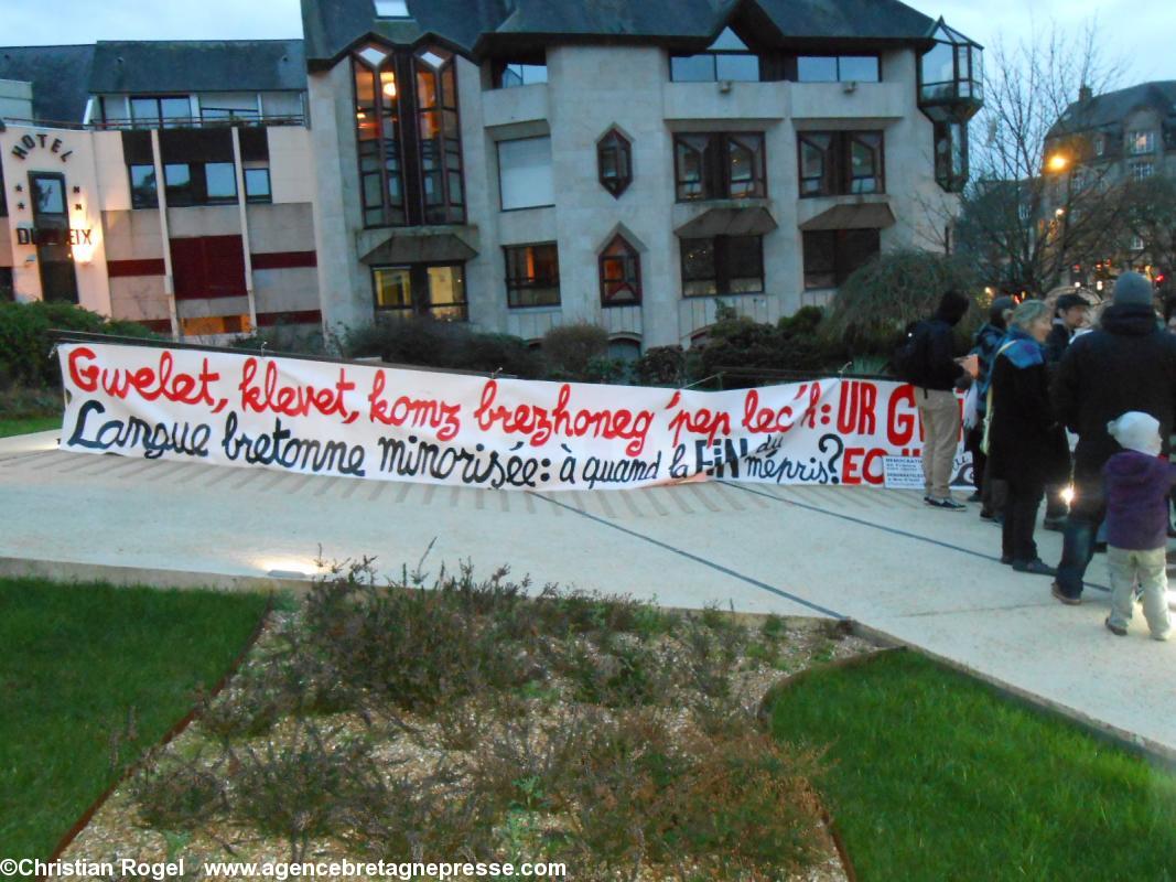 Banderole Ai\'ta 170113 : Langue bretonne minorisée à quand la
fin du mépris