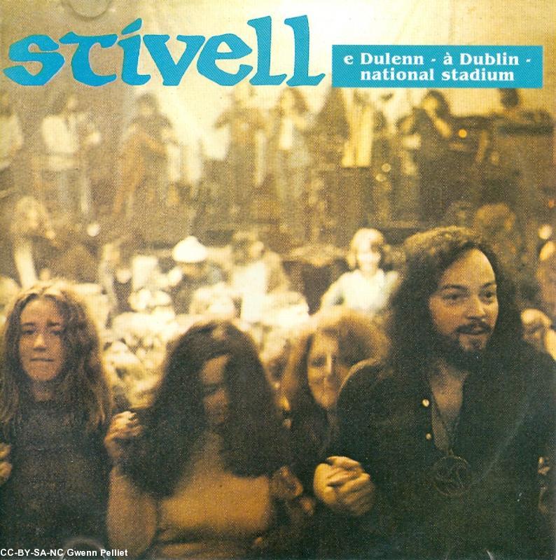 C.D. \"E dulenn\" - \"A Dublin\" Alan dansant parmi son
public