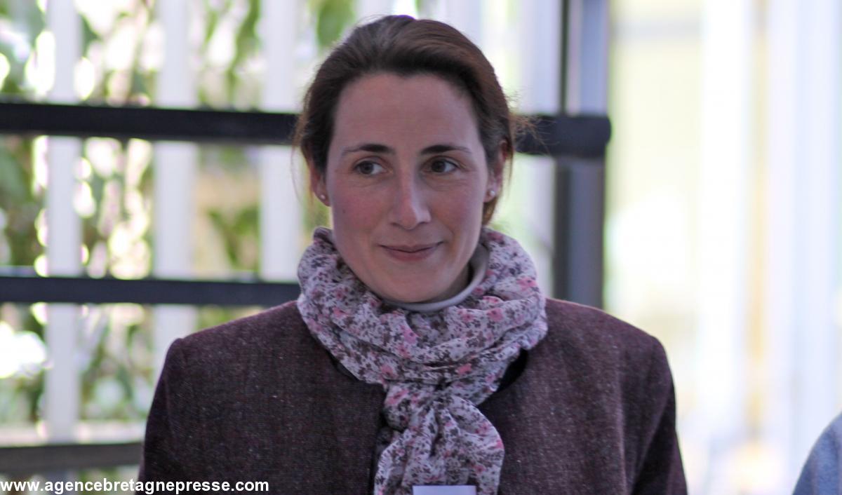 Marie Bérangère Troadec jeune biologiste du CNRS de Rennes -
Institut de Génétique et de Développement. Elle revient d\'un séjour
de deux ans à l\'université de l\'Utah où elle a assisté au sauvetage
de l\'hôpital devenu économiquement viable. Pour Marie Bérangère
:\"Tout est possible si l\'on remet tout en cause\"