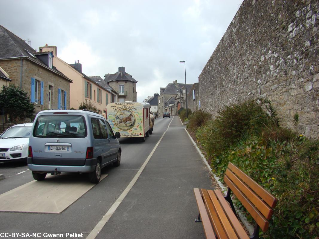 Arrière de la roulotte \"le sabot et la plume\"