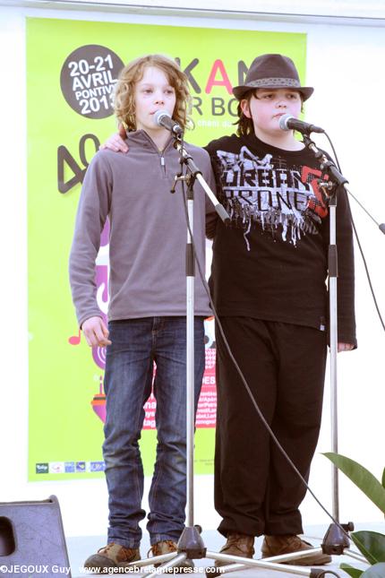 Axel Daniel et Youen Derrien-le Pierref de Guingamp second au concours \"kanit \'ta bugale\" au Kan ar bobl