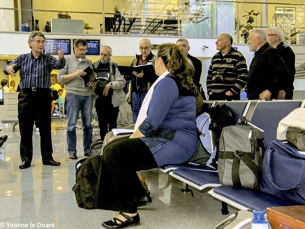 Les personnes à l'embarquement ont pu bénéficier d'un mini-concert à l'aéroport de Kiev.