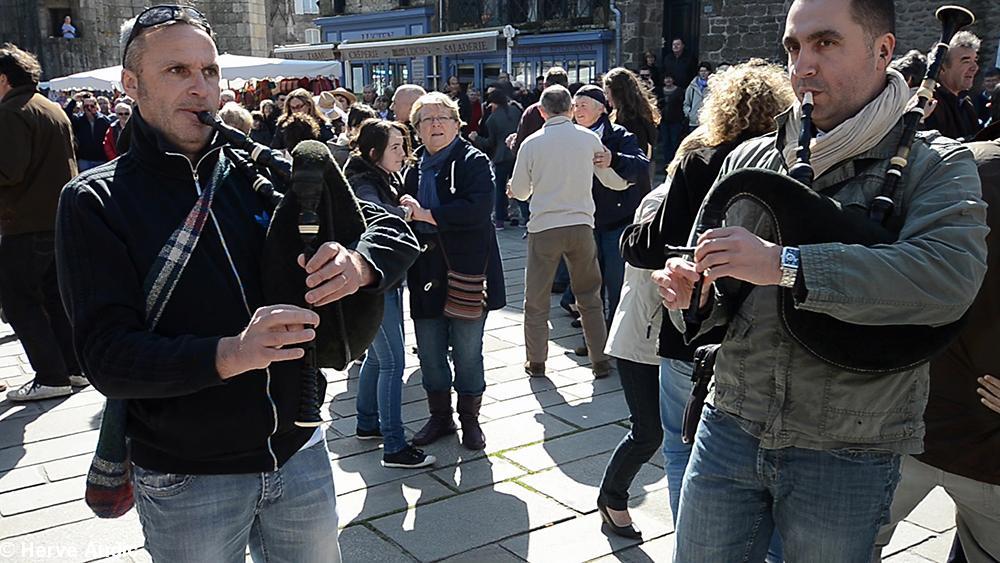 Joueurs de veuzes dans un rond paludier