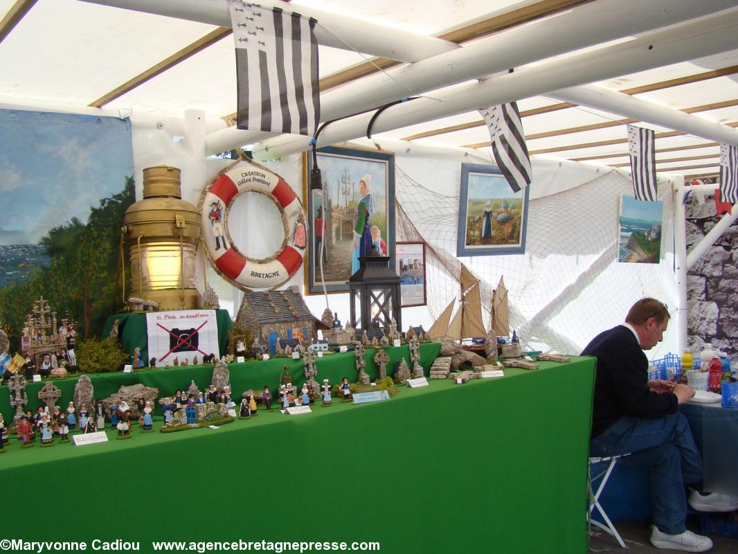 Les santons bretons et celtiques de Gilles Parisot de Kergaouen à Scaër. Les santons bretons et celtiques de Gilles Parisot de Kergaouen à Scaër.