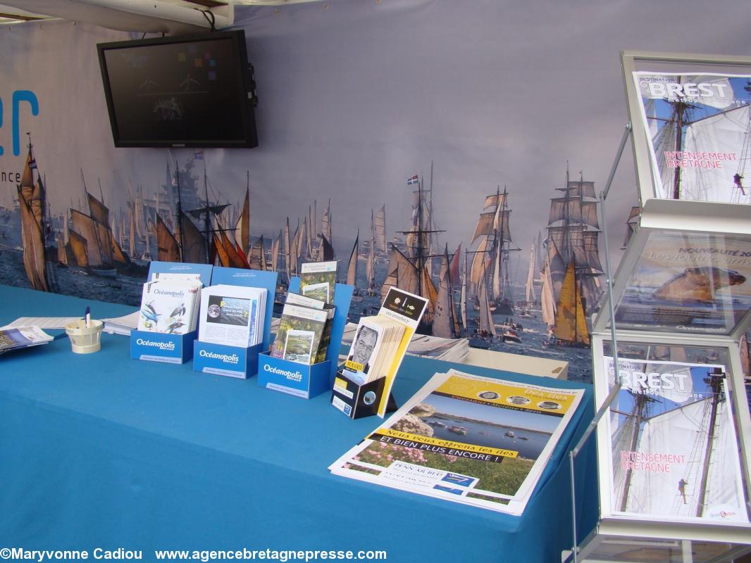 Brest sa ville et sa région se présentent avec Oceanopolis. Brest sa ville et sa région se présentent avec Oceanopolis.