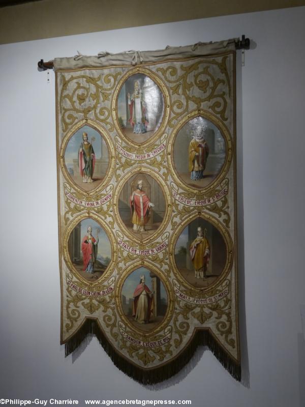 Bannière de procession aux Sept Saints de Bretagne - XXème siècle Bannière de procession aux Sept Saints de Bretagne - XXème siècle