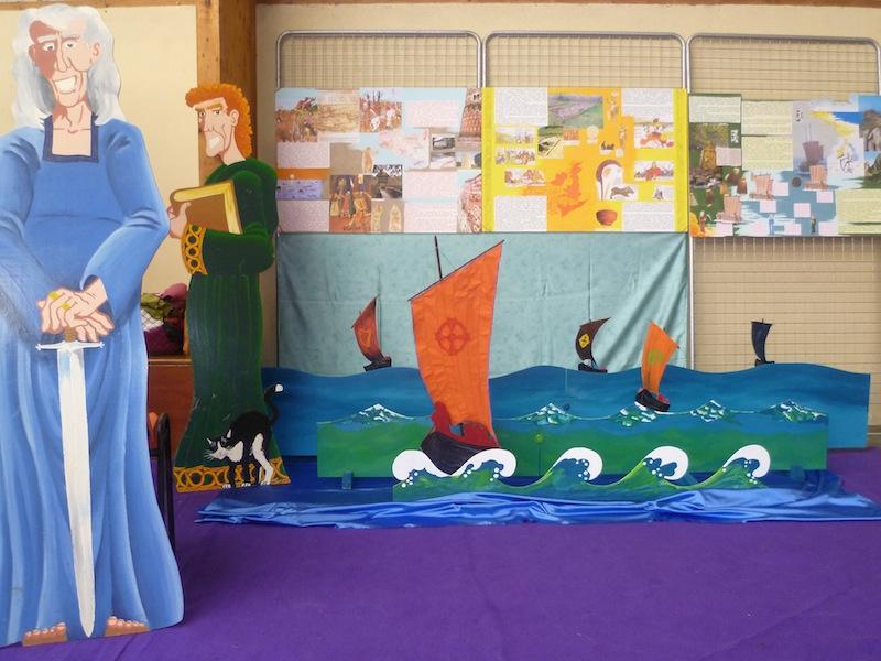 Exposition sur les Moines Celtiques, l’émigration des familles et peuples brittonniques qui fuyèrent l’Ile de Bretagne au Ve siècle sous la pression des envahisseurs angles et saxons.