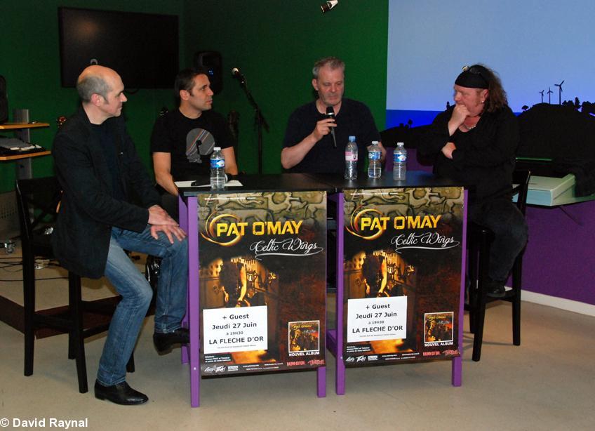 Aux côtés de Pat O\'May à la Maison de la Bretagne, Frank Darcel, DJ Zebra et Philippe Ricard de l\'association Paris Breton. Aux côtés de Pat O\'May à la Maison de la Bretagne, Frank Darcel, DJ Zebra et Philippe Ricard de l\'association Paris Breton.