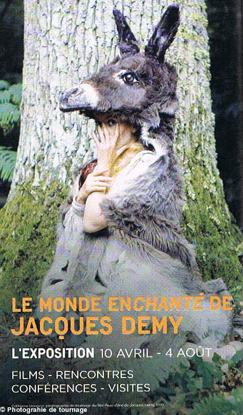 Catherine Deneuve photographiée lors du tournage de Peau d\\\'âne de Jacques Demy, en 1970