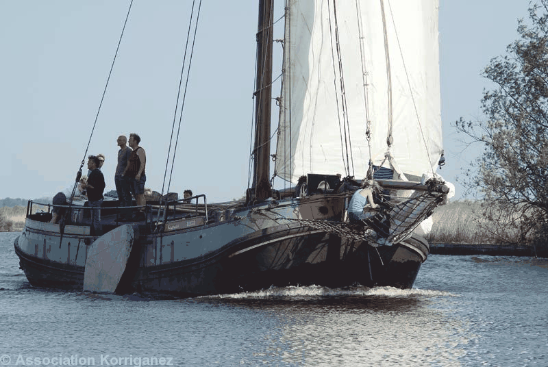 La péniche Korriganez en route pour le Fest Jazz!