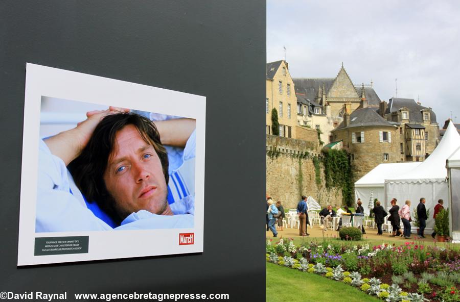 Un hommage a été rendu à Bernard Giraudeau écrivain de marine et grand habitué du salon. Un hommage a été rendu à Bernard Giraudeau écrivain de marine et grand habitué du salon.