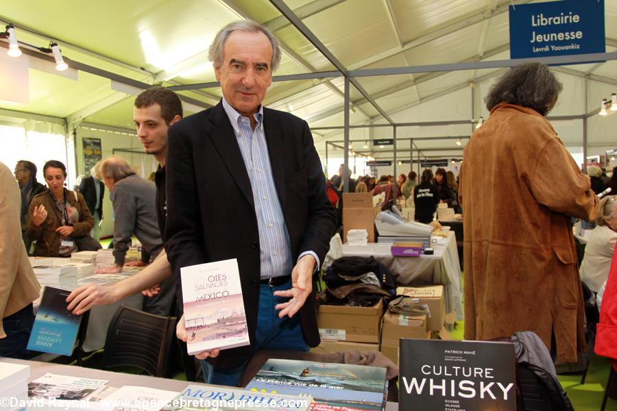 L\'écrivain et romancier Patrick Mahé qui est aussi le président du salon du livre en Bretagne de Vannes. L\'écrivain et romancier Patrick Mahé qui est aussi le président du salon du livre en Bretagne de Vannes.