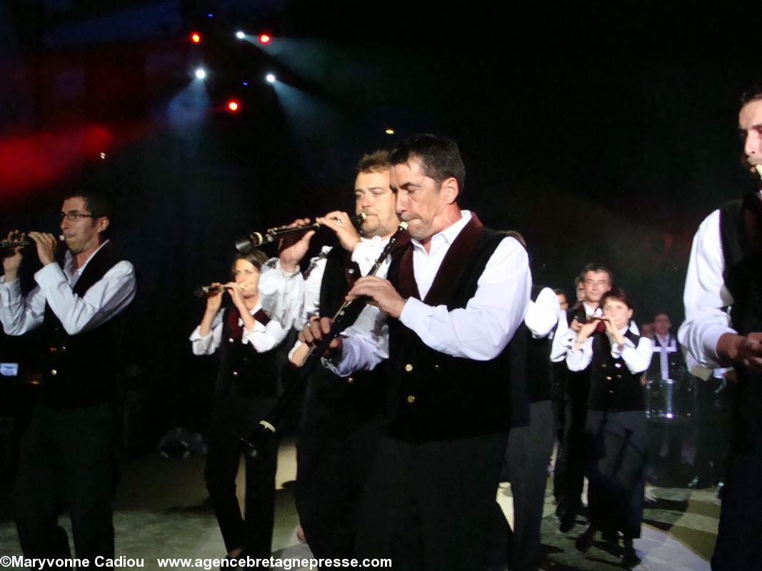 Le bagad de Saint-Nazaire dans la cour du château lors de l\'opéra rock Anne de Bretagne d\'Alain Simon en juin 2009. Le bagad de Saint-Nazaire dans la cour du château lors de l\'opéra rock Anne de Bretagne d\'Alain Simon en juin 2009.