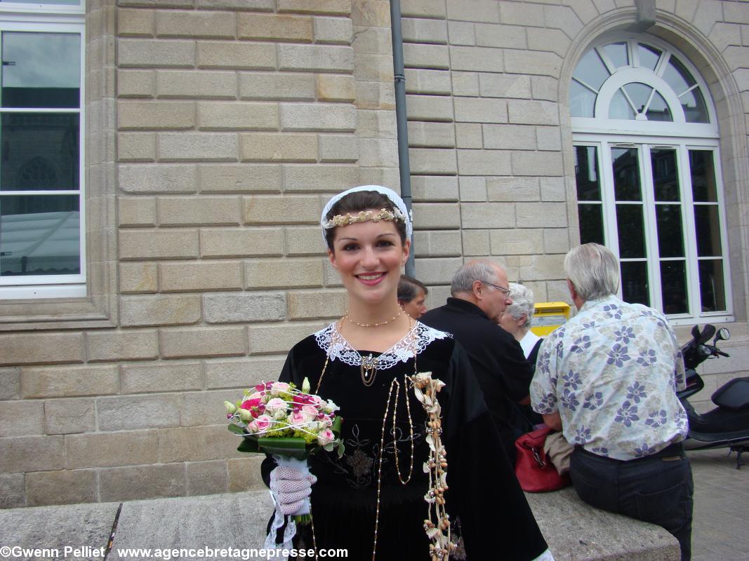 Marion Le Bihan, du cercle de Rostrenen, se présente au titre de Reine de Cornouaille 2013.