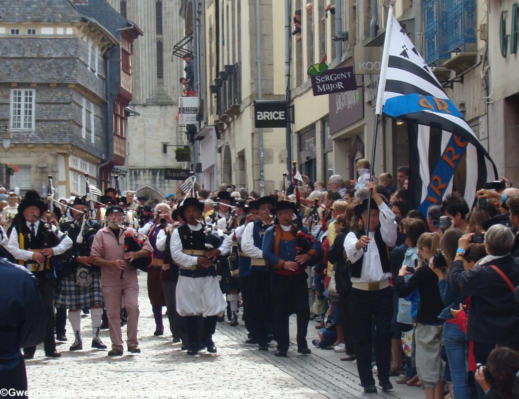 Bagad Ar Re Goz (des Anciens), de Kemper. Bagad Ar Re Goz (des Anciens), de Kemper.