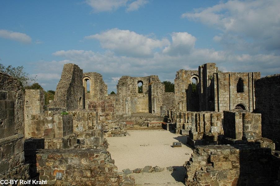 Ruines de l\'abbaye de Saint-Guénolé en Landevennec.
