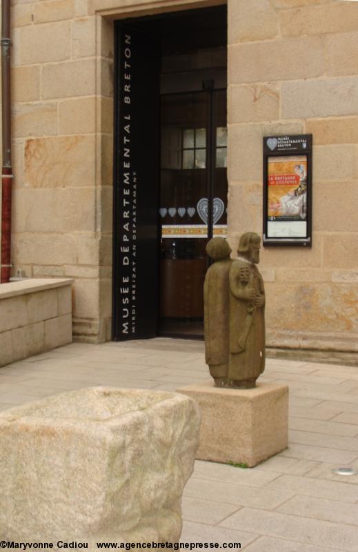 Entrée du Musée départemental breton de Kemper dans le Jardin de l\'’Évêché.