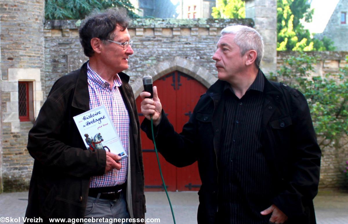 Jean-Jacques Monnier et Olivier Caillebot devant le château de Josselin