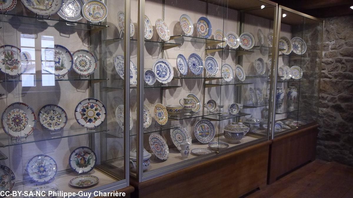 Belle collection de faïences bretonnes