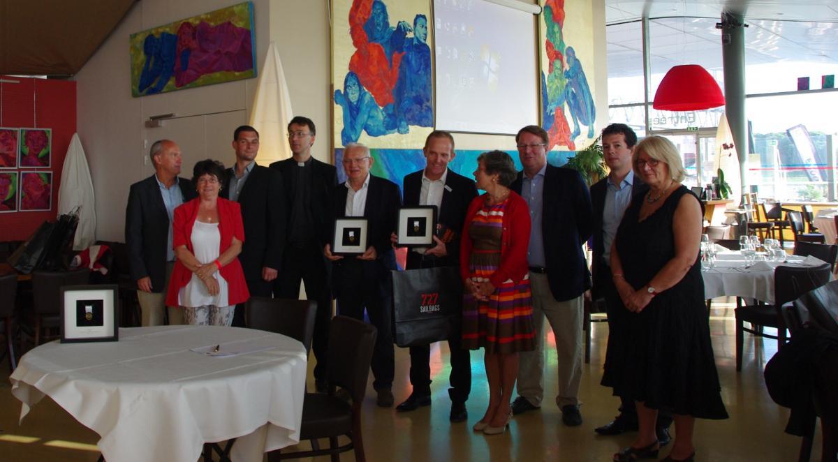 Jean-Paul Solaro, Georgette Bréard, Pierre Le Goff, Laurent Pavec, Alain Glon, Benoit Mahé, Marie-Yvonne Landel, Thibaud Le Séguillon, Laurent Le Pajolec, Nadine Barbier, se sont réunis à l\'occasion de la signature de la charte des Ambassadeurs Economiques Bretons de l\'Institut de Locarn.