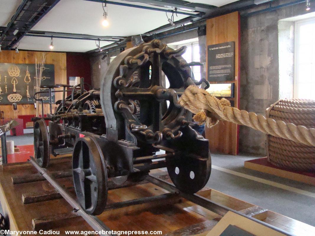 La fabrication des cordages en chanvre à la Corderie royale de Rochefort-sur-Mer. La fabrication des cordages en chanvre à la Corderie royale de Rochefort-sur-Mer.