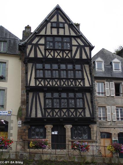Maison à pans de bois dite de la duchesse Anne à Morlaix rue du Mur. Maison à pans de bois dite de la duchesse Anne à Morlaix rue du Mur.