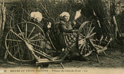 Fileuses des Côtes-du-Nord. Fileuses des Côtes-du-Nord.
