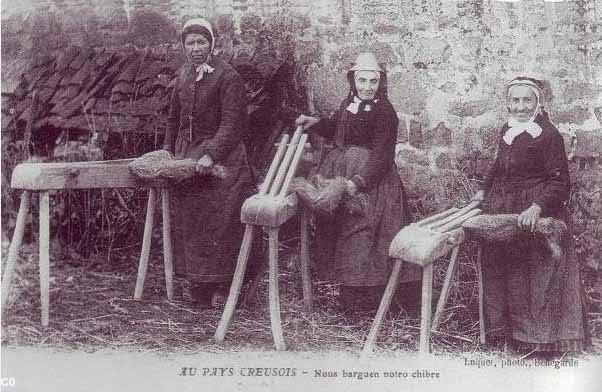 Broyeuses de chanvre dans la Creuse. “Nous barguen notro chibre”. Broyeuses de chanvre dans la Creuse. “Nous barguen notro chibre”.