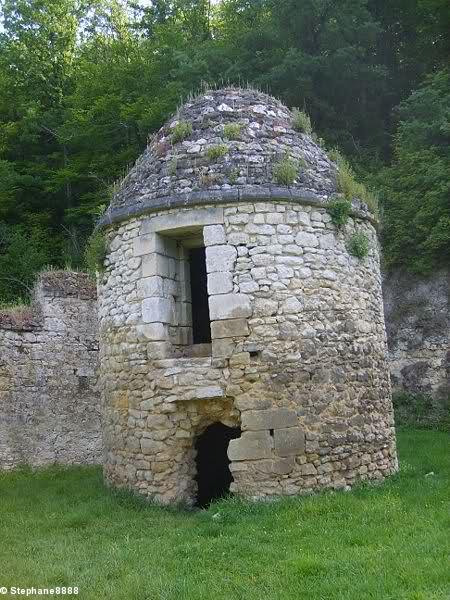 Four à sécher le chanvre souvent couplé avec un four à pain. Ici à La Corroirie dans la Sarthe. Il y en a un à Saint-Brieuc-des-Iffs (35). Four à sécher le chanvre souvent couplé avec un four à pain. Ici à La Corroirie dans la Sarthe. Il y en a un à Saint-Brieuc-des-Iffs (35).