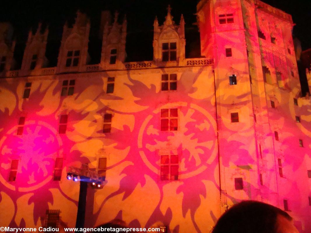 Féérie de lumières lors de l’opéra-rock Anne de Bretagne à Nantes en 2010 (le 29 juin). Féérie de lumières lors de l’opéra-rock Anne de Bretagne à Nantes en 2010 (le 29 juin).