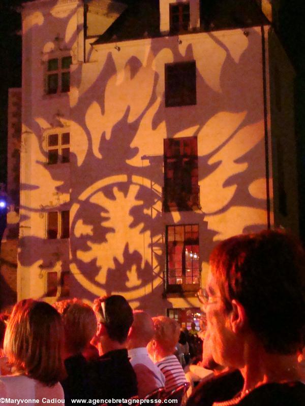 Féérie de lumières lors de l’opéra-rock Anne de Bretagne à Nantes en 2010 (le 29 juin). Féérie de lumières lors de l’opéra-rock Anne de Bretagne à Nantes en 2010 (le 29 juin).