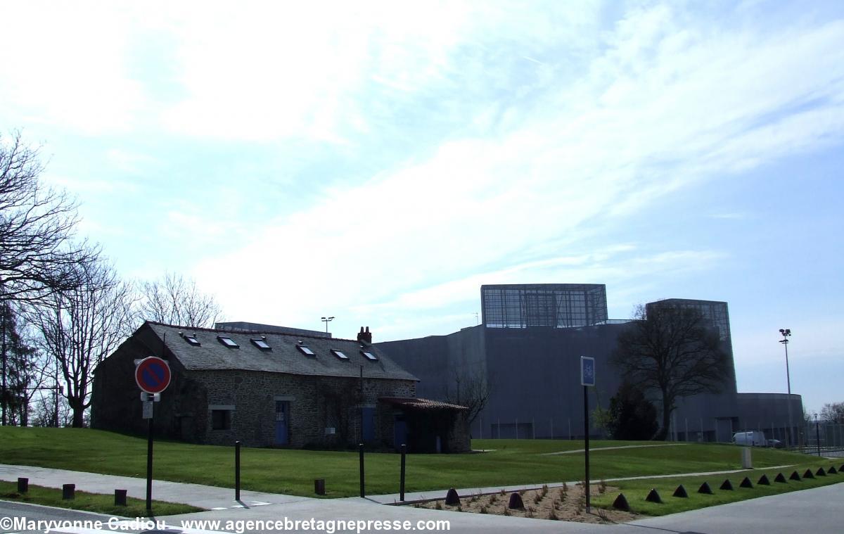 Les environs du Zénith de Nantes/Naoned à Saint-Herblain/Sant-Ervlan. Les environs du Zénith de Nantes/Naoned à Saint-Herblain/Sant-Ervlan.