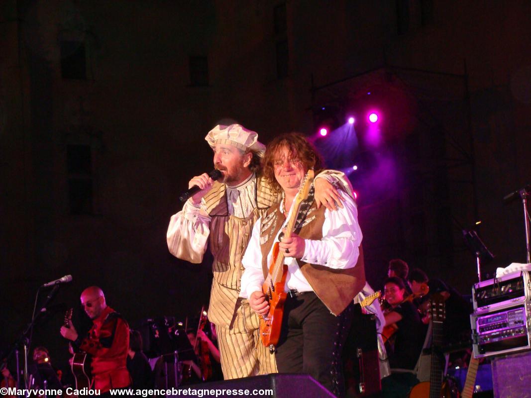 Alan Simon en Philippe II d’Aragon et Pat Ó May lors de l’opéra-rock Anne de Bretagne à Nantes en 2010. Alan Simon en Philippe II d’Aragon et Pat Ó May lors de l’opéra-rock Anne de Bretagne à Nantes en 2010.