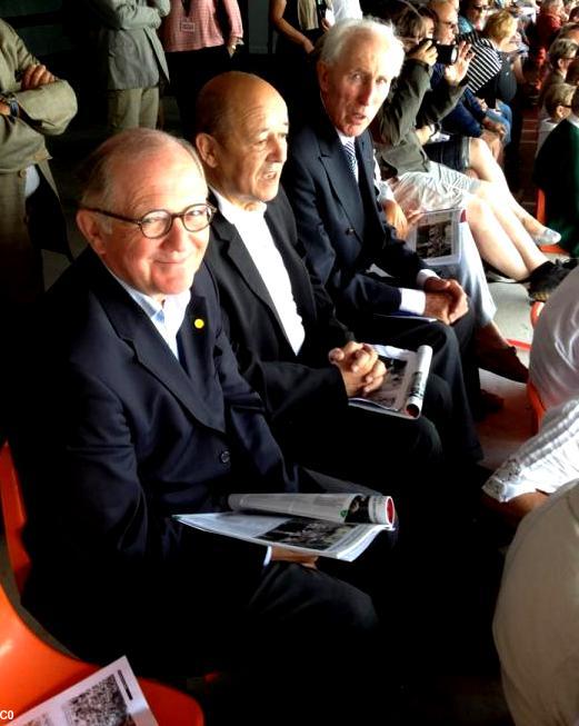 Dans les tribunes des nuits magiques, avec François Goulard, JY le Drian, Louis le Pensec Dans les tribunes des nuits magiques, avec François Goulard, JY le Drian, Louis le Pensec