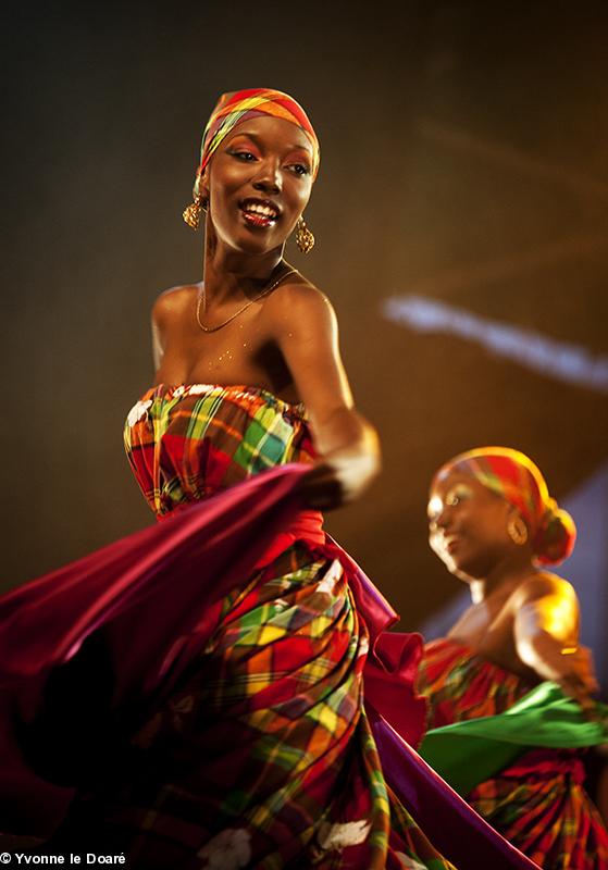 Danseuse guadeloupéenne, du groupe "Les balisiers de Basse-Terre". Danseuse guadeloupéenne, du groupe "Les balisiers de Basse-Terre".